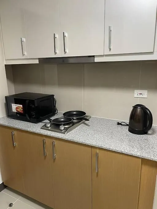 Apartment Modern & Sleek 1 Bedroom Uptown Parksuites Manila