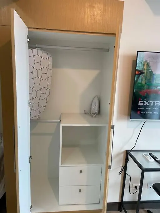 Apartment Modern & Sleek 1 Bedroom Uptown Parksuites Manila