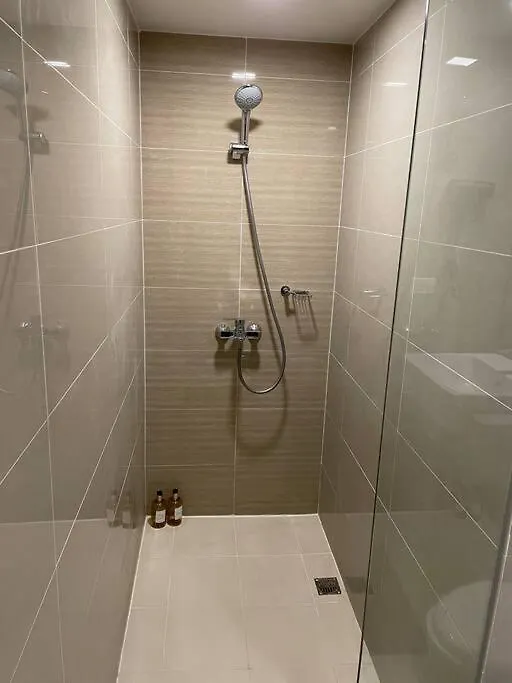 Apartment Modern & Sleek 1 Bedroom Uptown Parksuites Manila Philippines