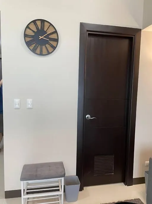 Modern & Sleek 1 Bedroom Uptown Parksuites Manila Apartment