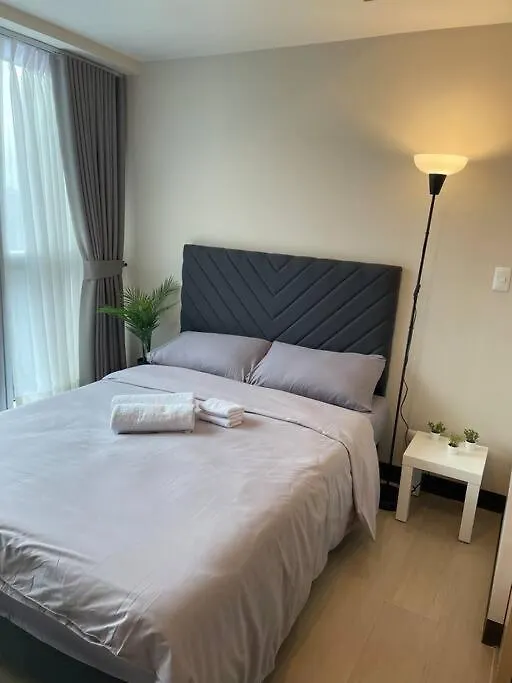 Modern & Sleek 1 Bedroom Uptown Parksuites Manila Philippines