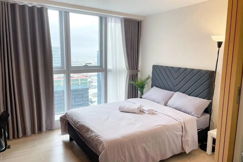Modern & Sleek 1 Bedroom Uptown Parksuites Manila Apartment