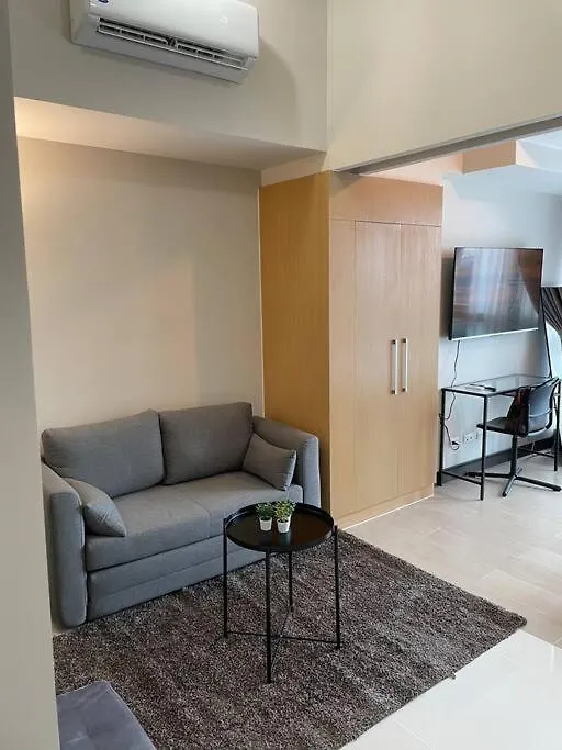 Modern & Sleek 1 Bedroom Uptown Parksuites Manila Apartment